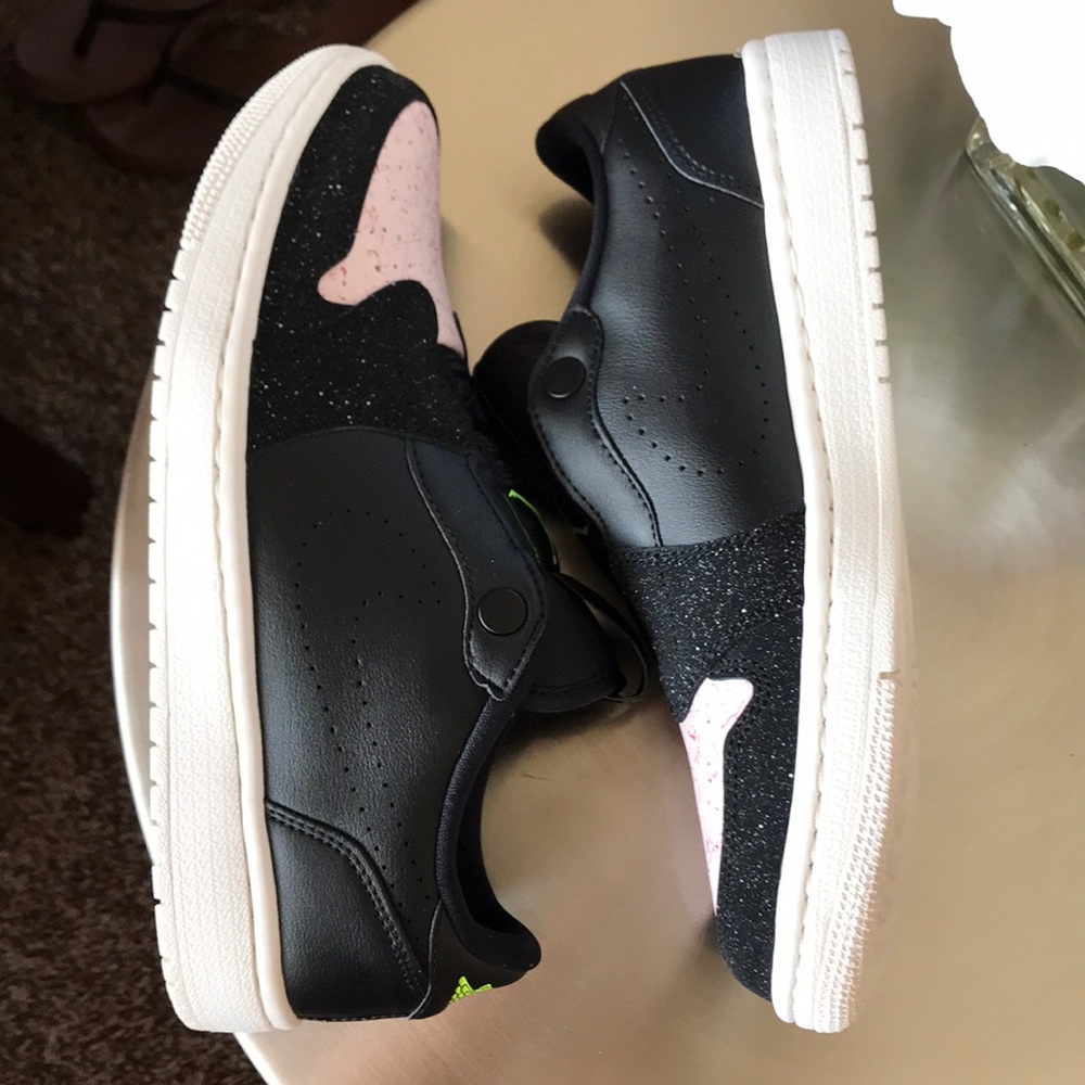 WOMEN’S AIR JORDAN 1 RET LOW - Picture 6 of 10